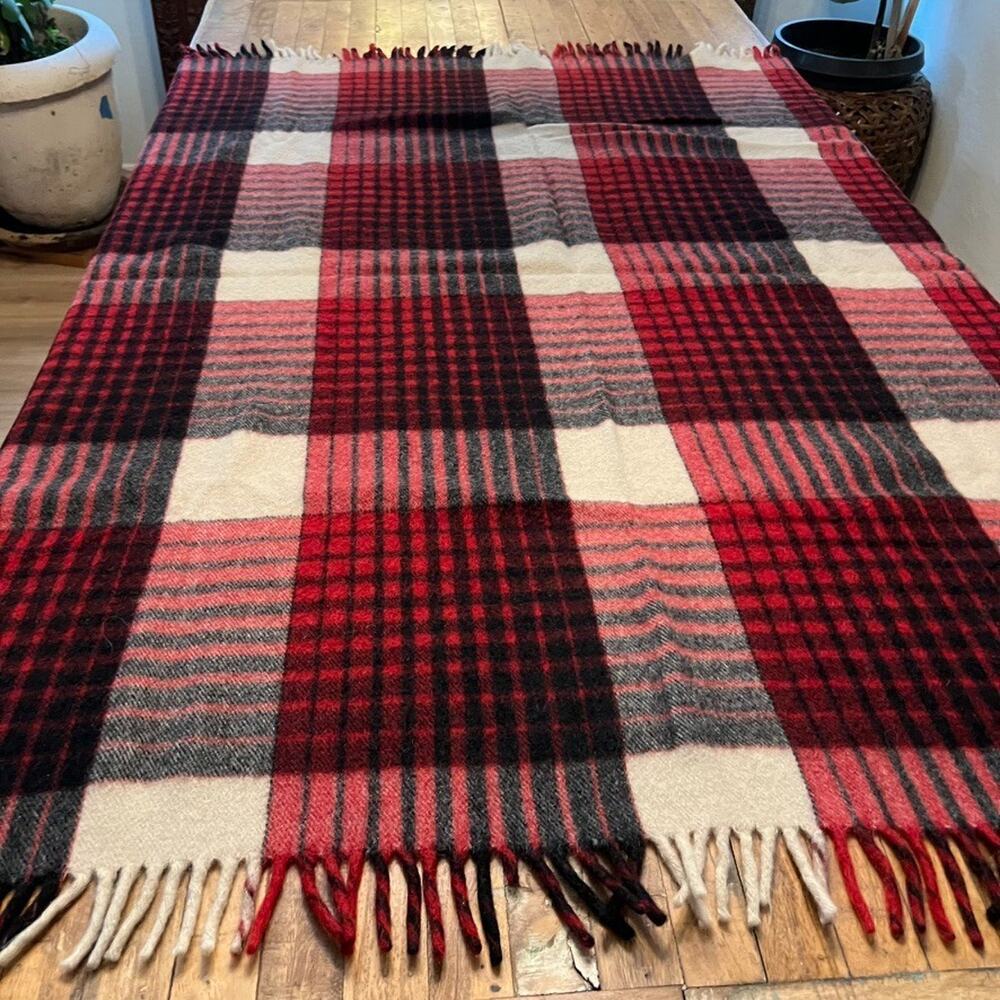 The West 100% Virgin Wool Red Plaid Fringed Throw Blanket 55.5"x60" Log Barn